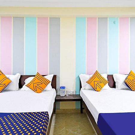 Spot On 67472 Anant Palace Hotel Raj Nandgaon Eksteriør billede