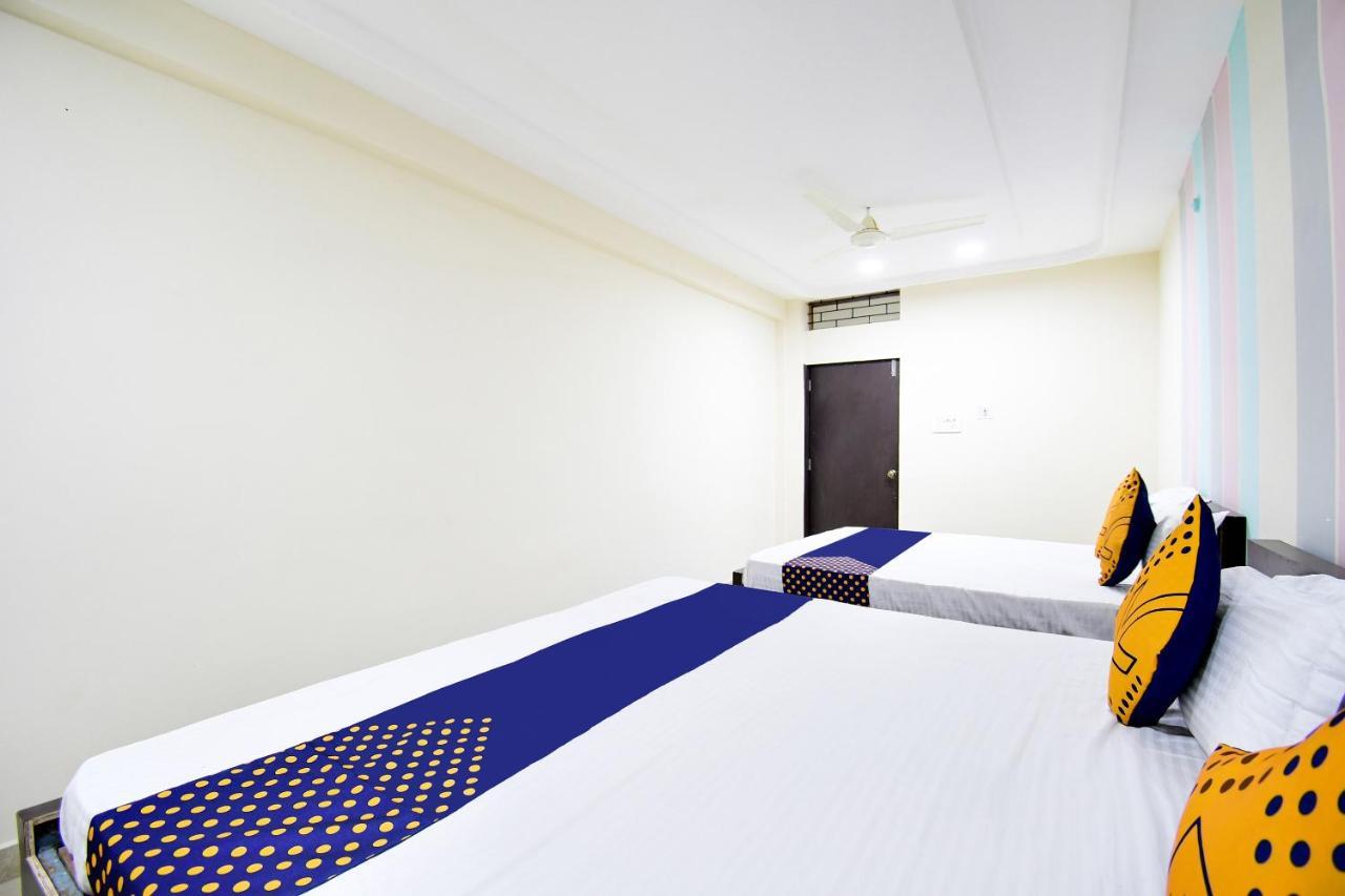 Spot On 67472 Anant Palace Hotel Raj Nandgaon Eksteriør billede