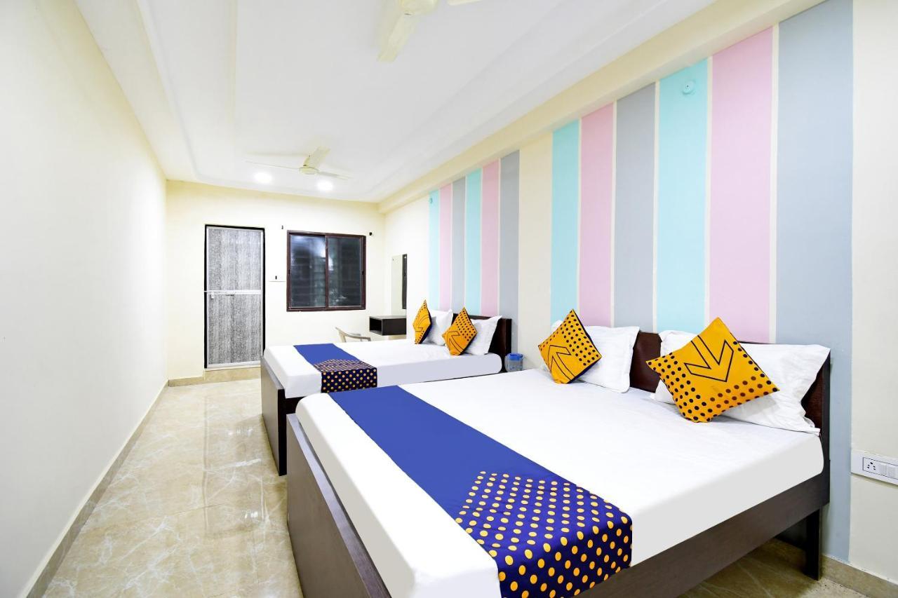Spot On 67472 Anant Palace Hotel Raj Nandgaon Eksteriør billede
